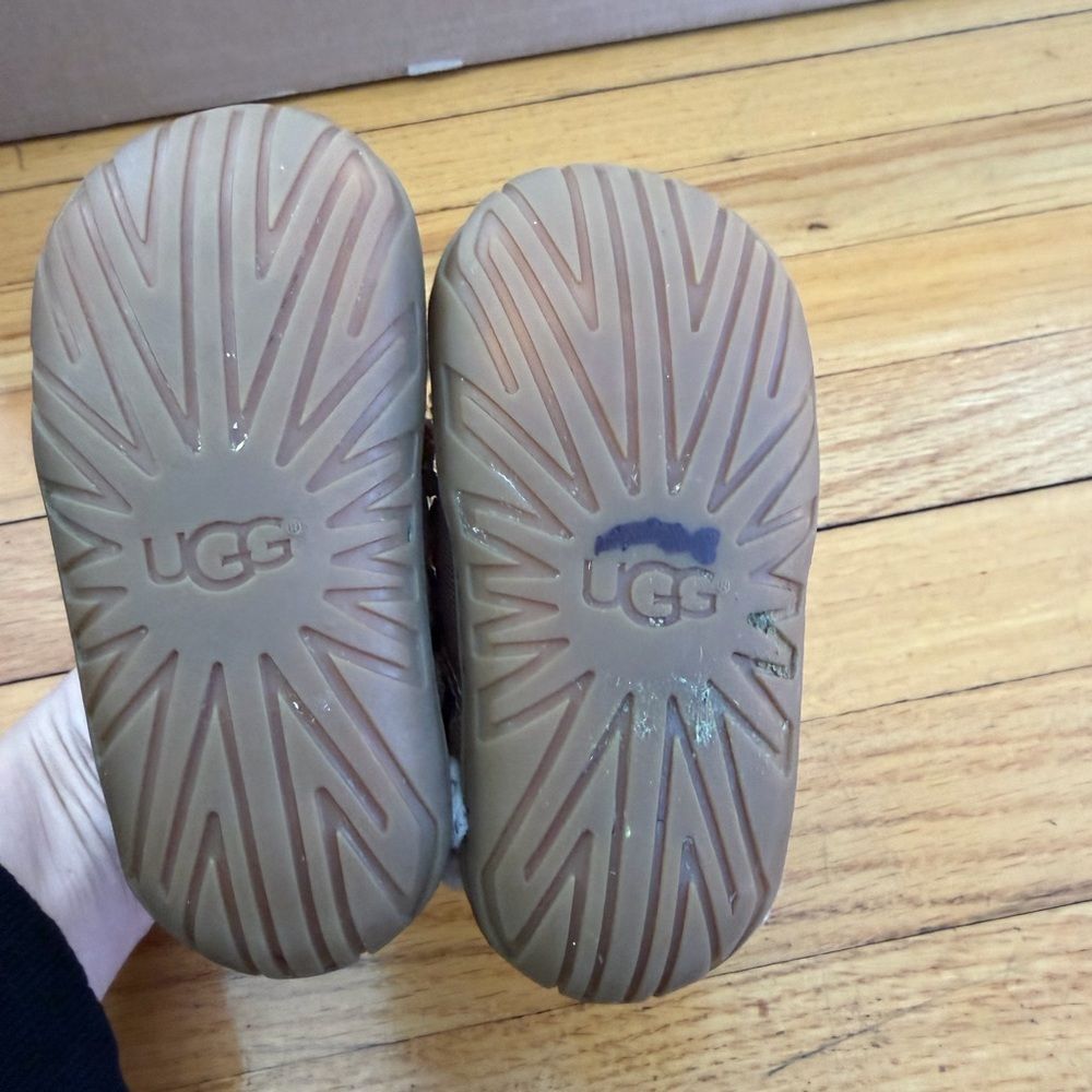UGG Brown and Cream Kids Boots size 5 - Picture 5 of 8